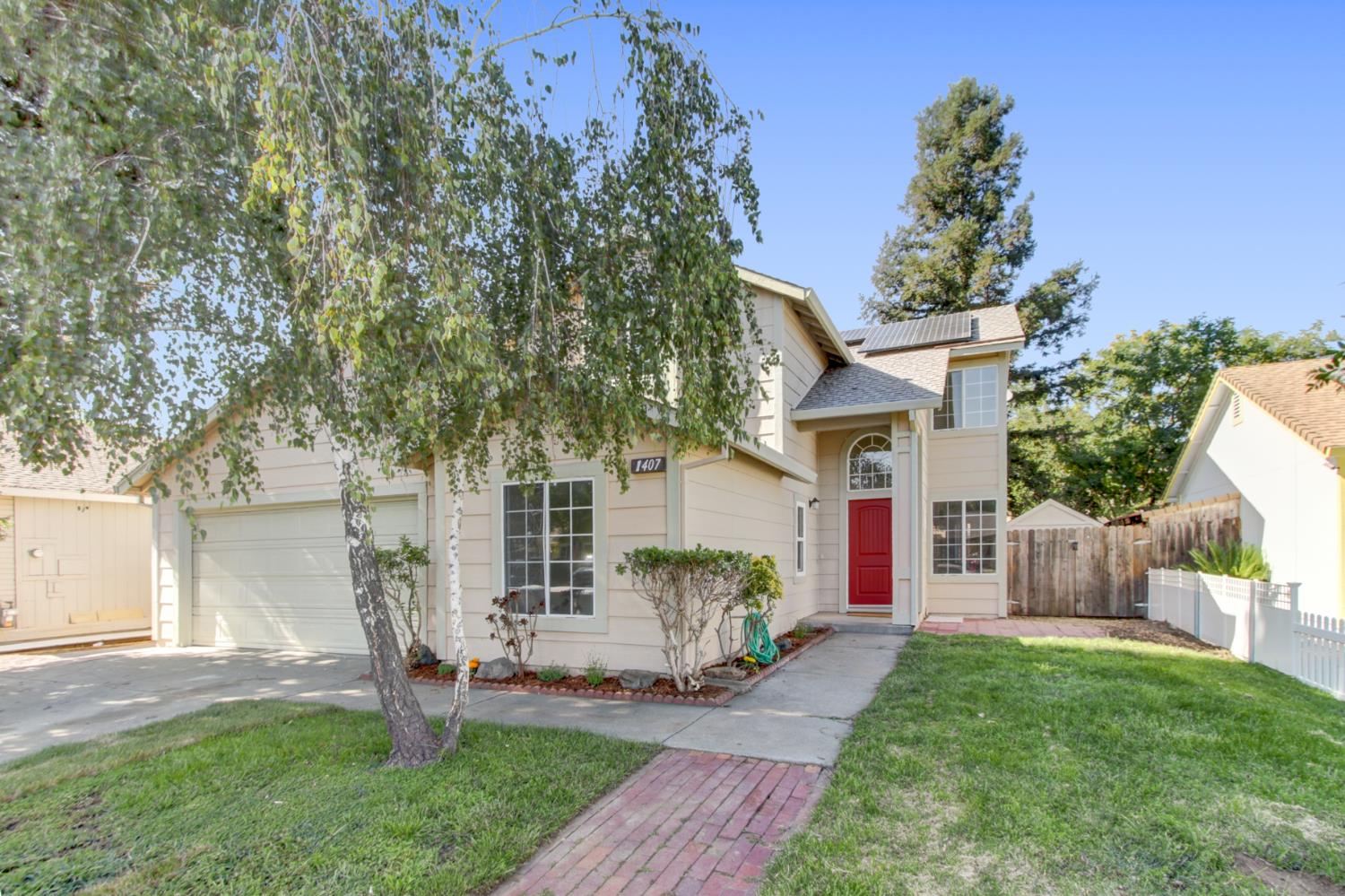 1407 Hoover Dr, Woodland, CA 95776-6704