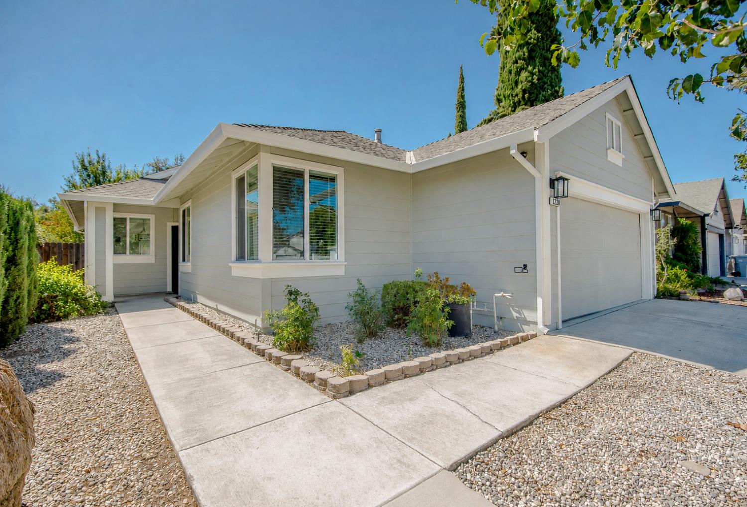 1220 Sun Valley Dr, Woodland, CA 95776-6785