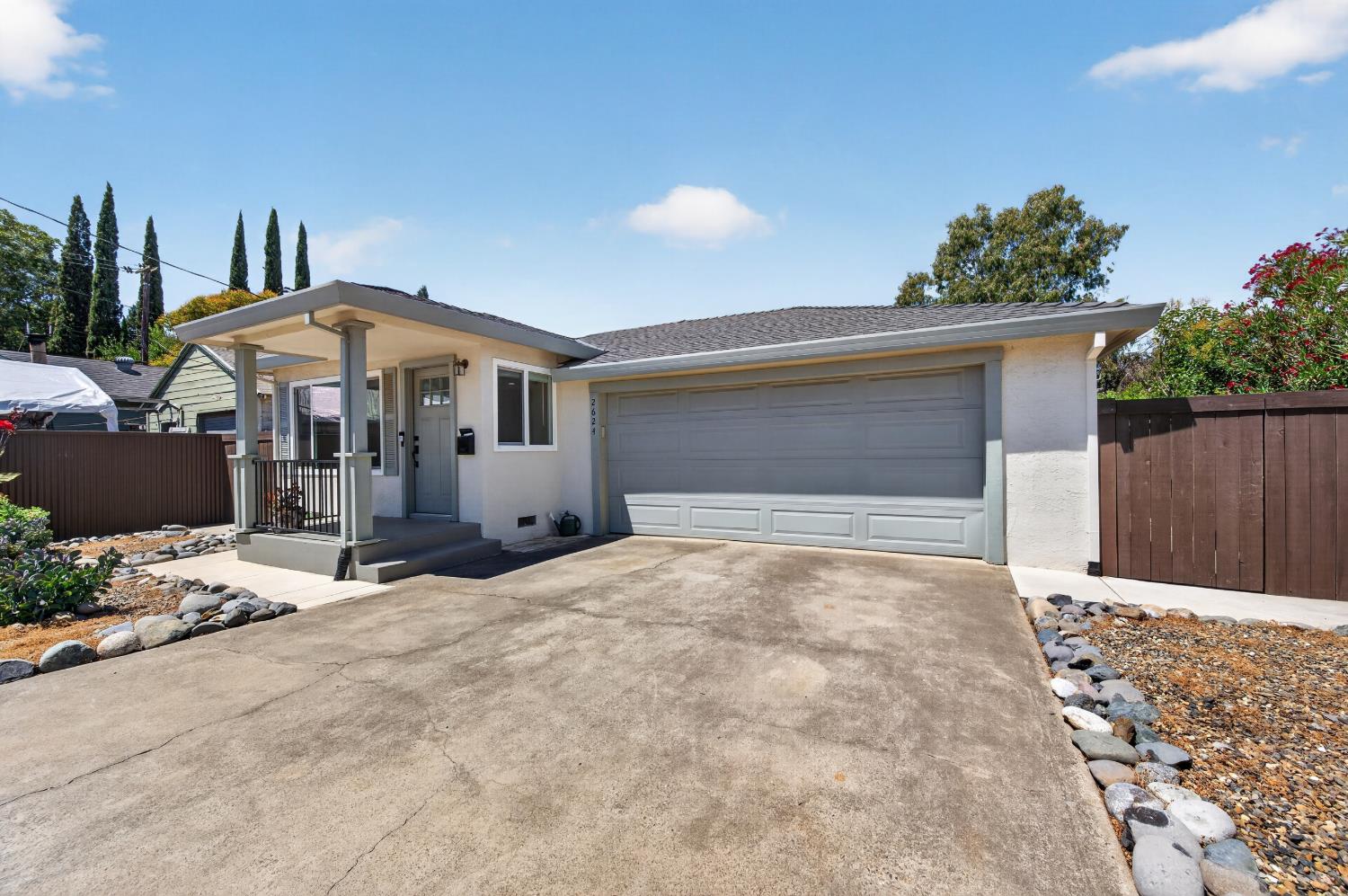 2624 51st St, Sacramento, CA 95817-1618