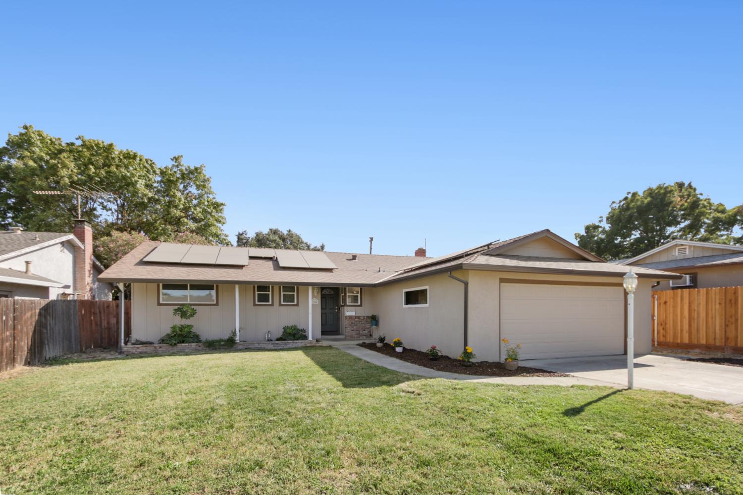 1004 Carson St, Woodland, CA 95695-5612