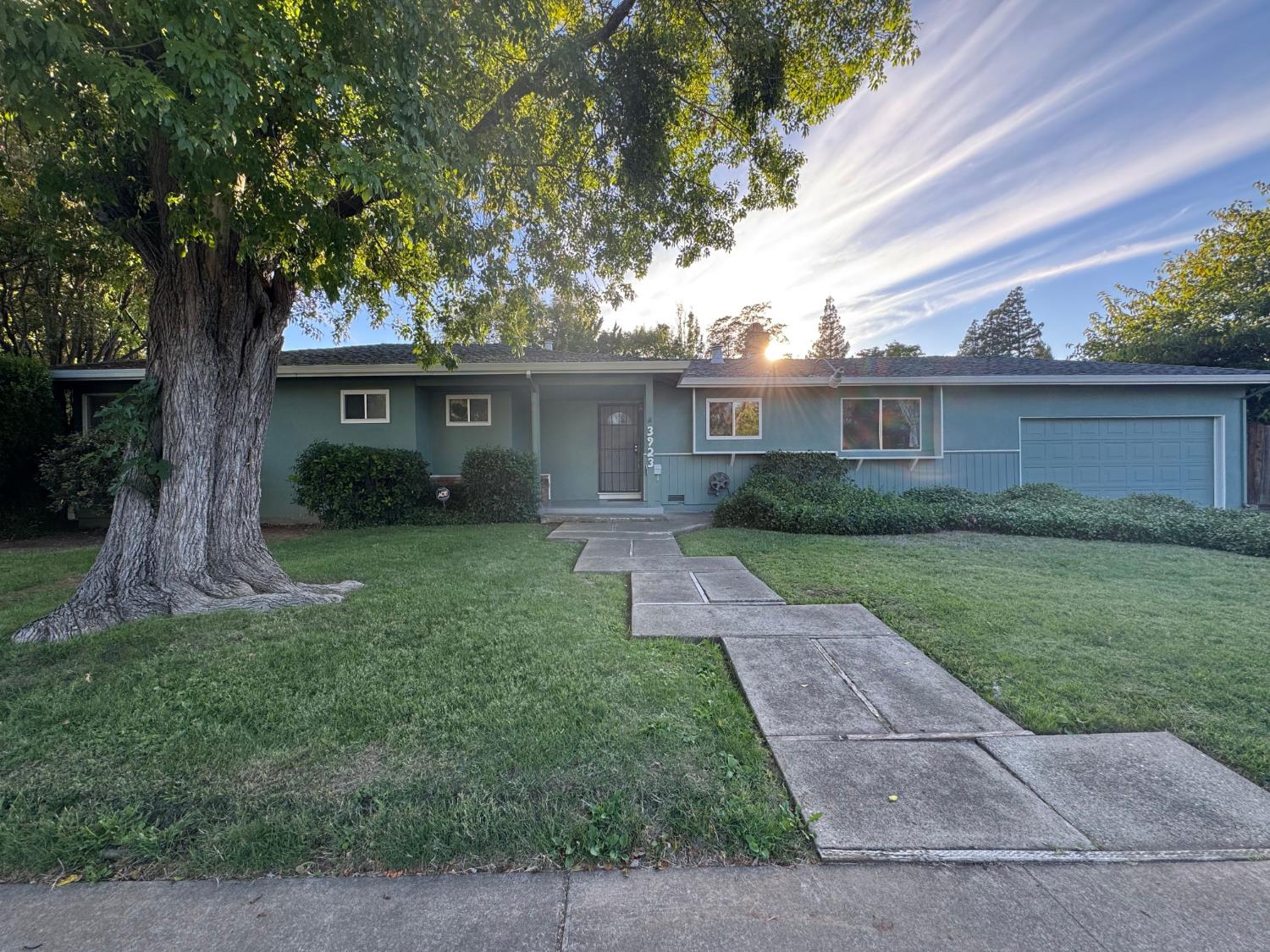 3923 Aberdeen Way, Sacramento, CA 95821-2867