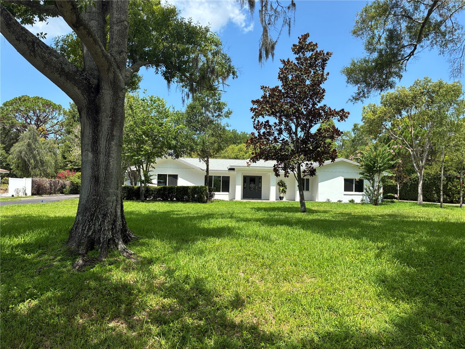 1646 ROBIN HOOD LANE