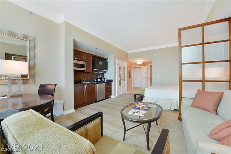 125 East Harmon Avenue 318