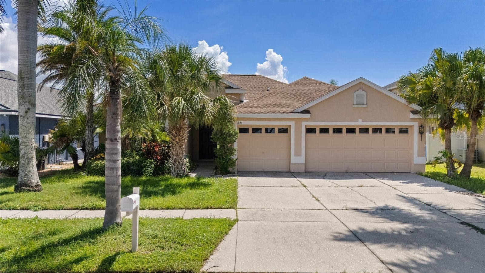 1833 MIRA LAGO CIRCLE