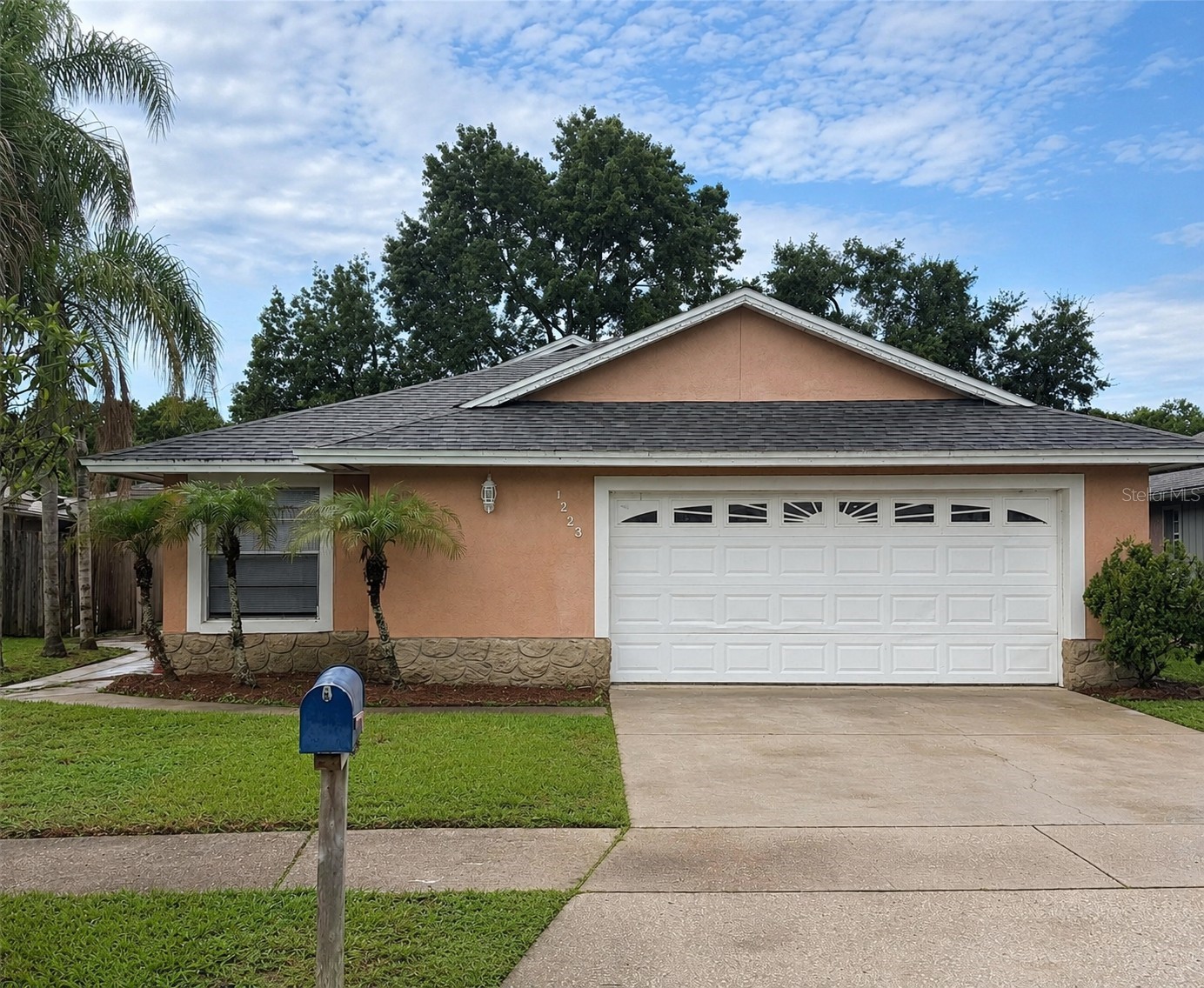 1223 LA MESA AVENUE