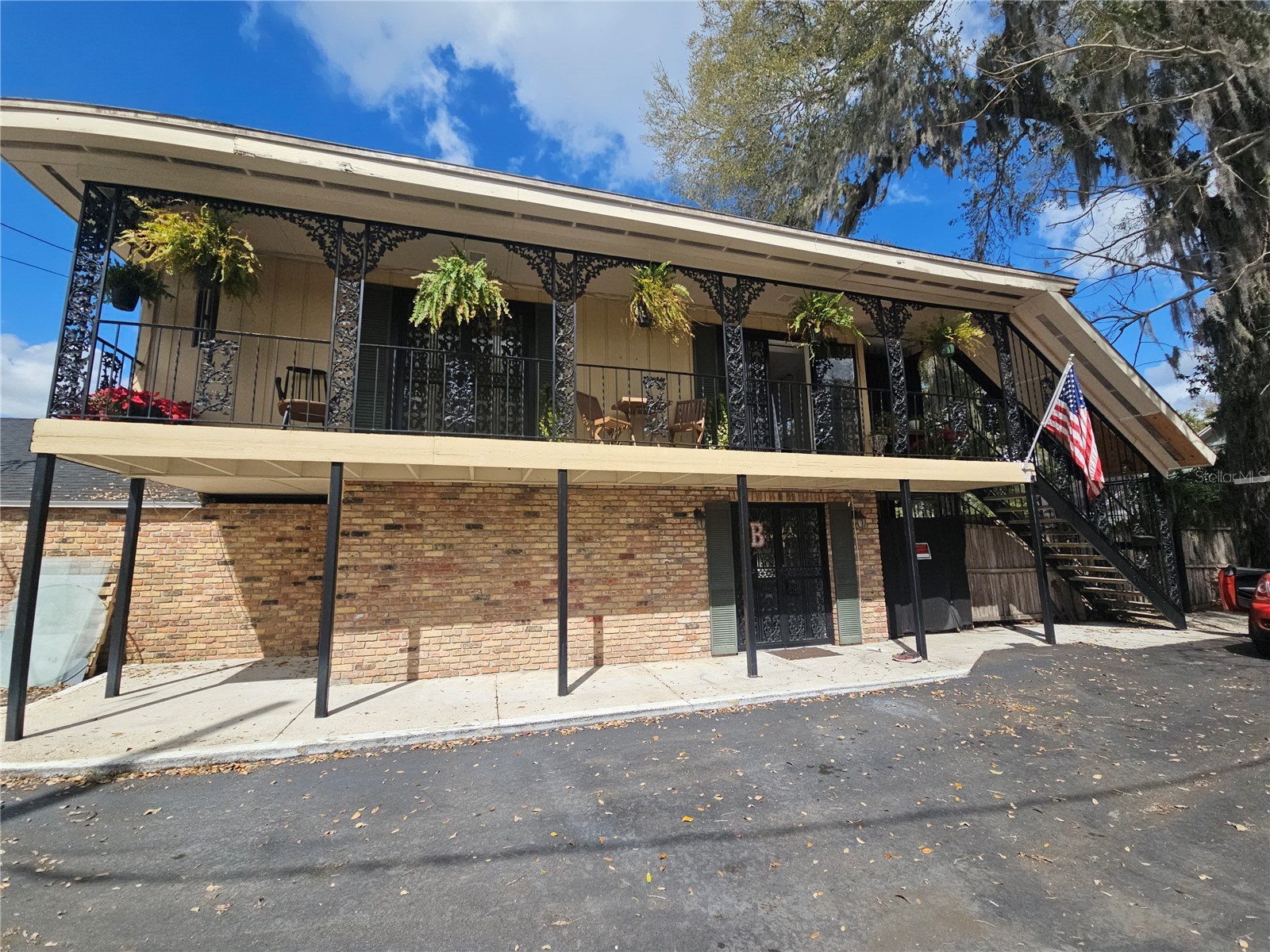 529 N FERN CREEK AVENUE