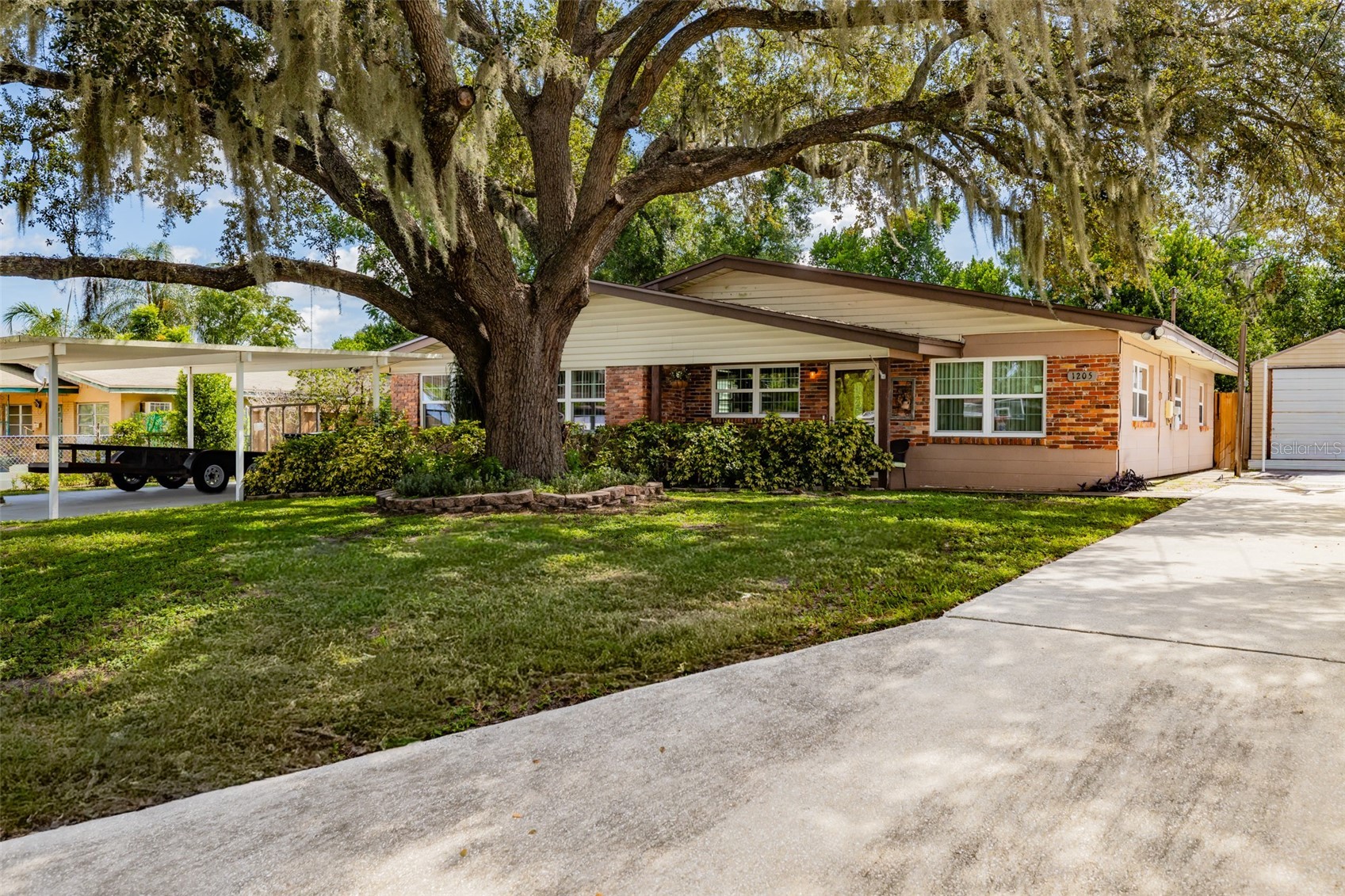 1205 W CAMELLIA DRIVE