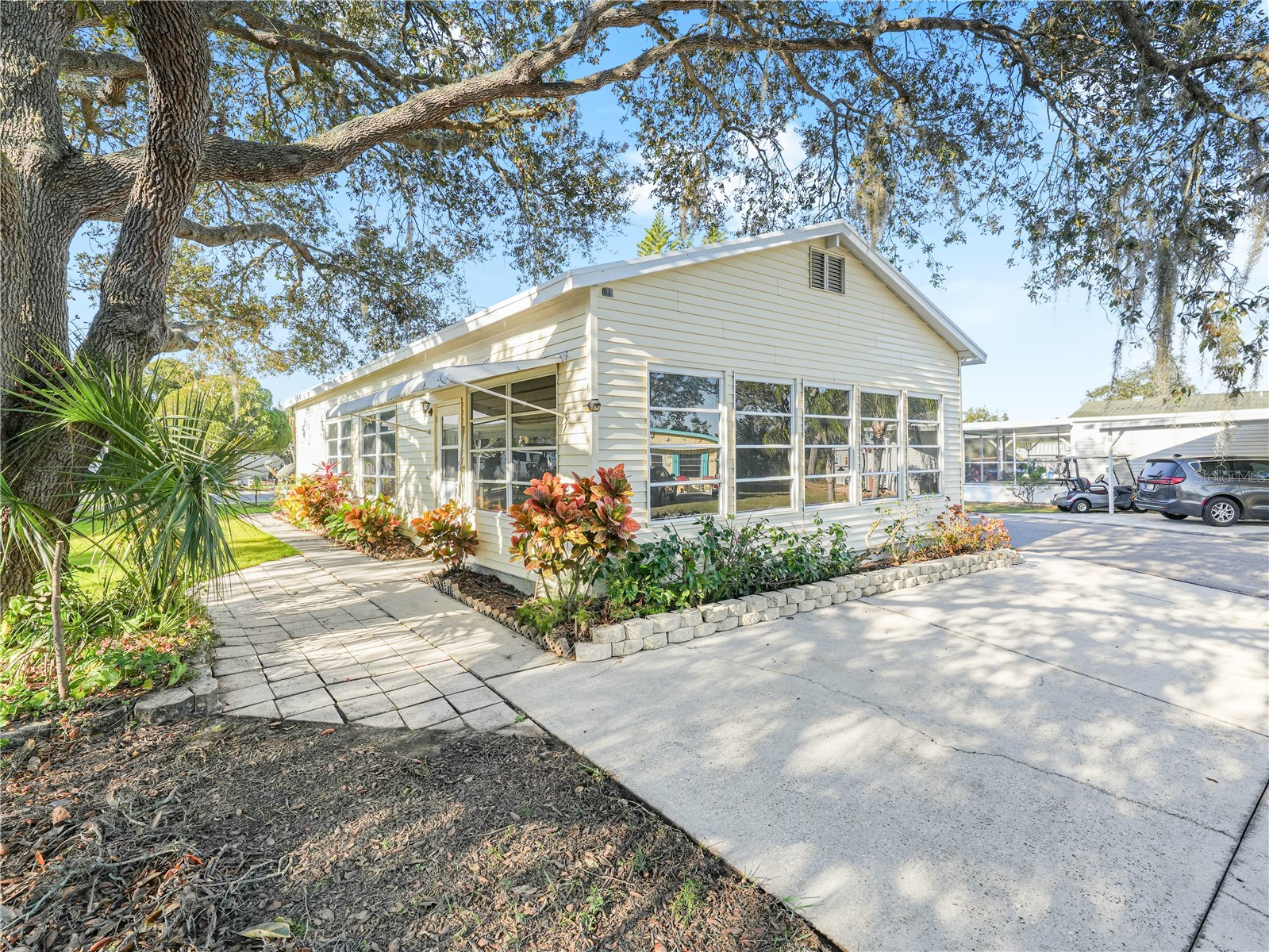 27 SADDLEBAG TRAIL S
