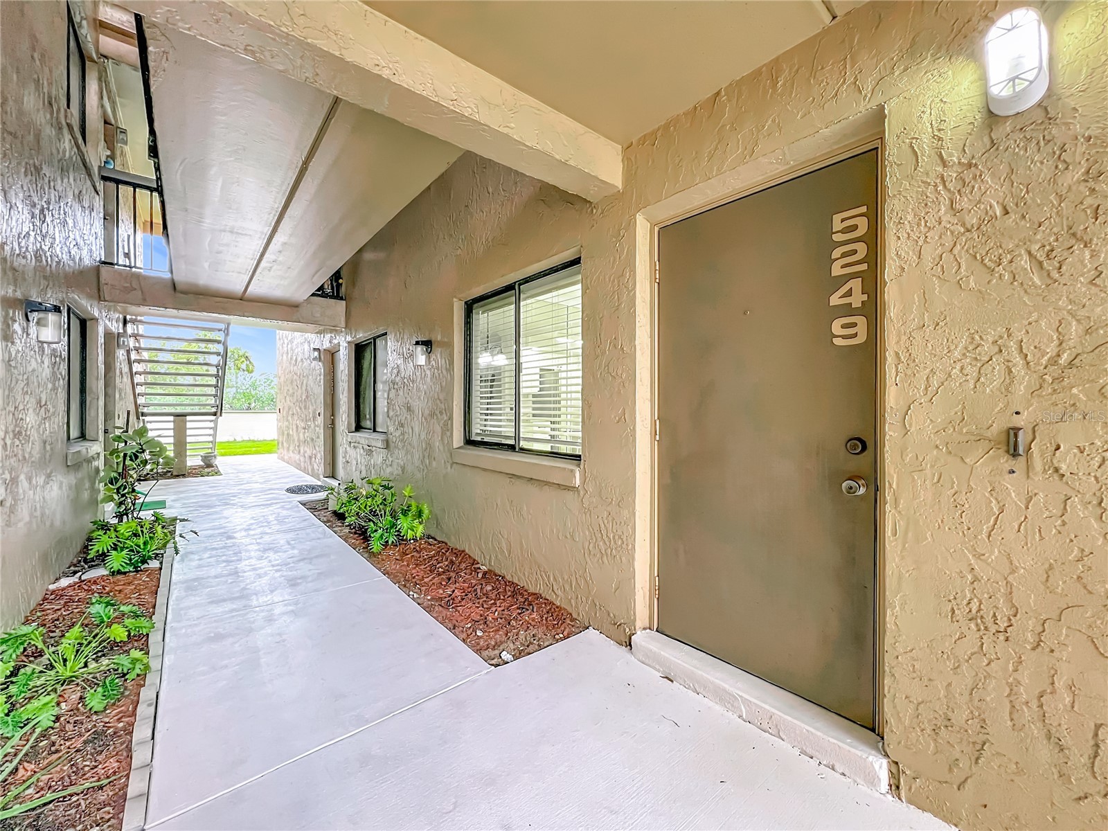 5249 VINELAND ROAD