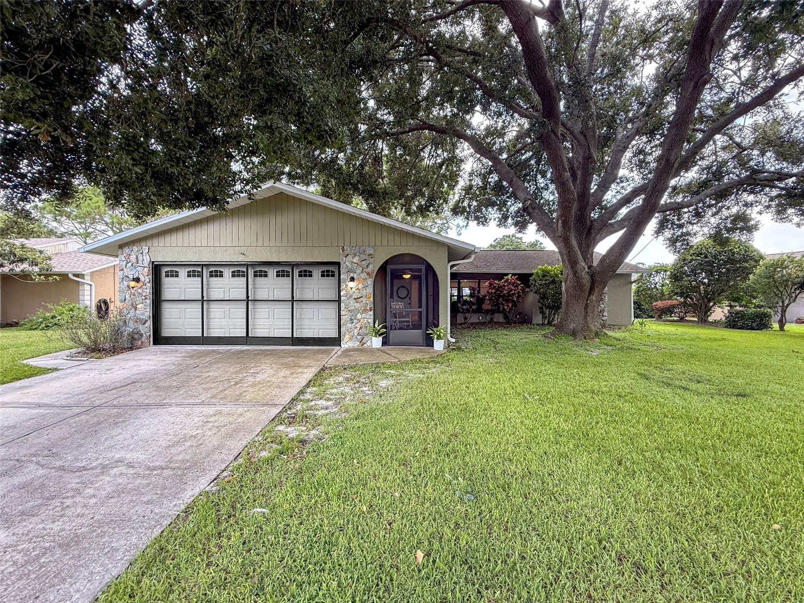 3711 ERIN BROOK DR