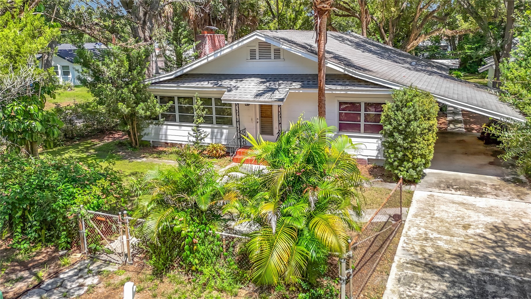 1304 E DIANA STREET