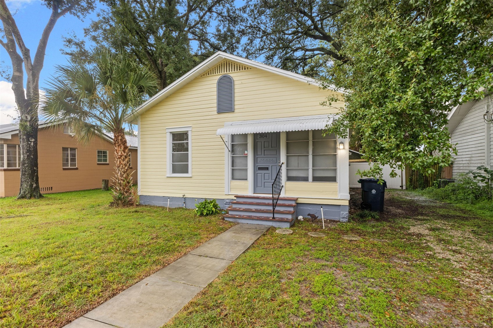 304 W FLORA STREET