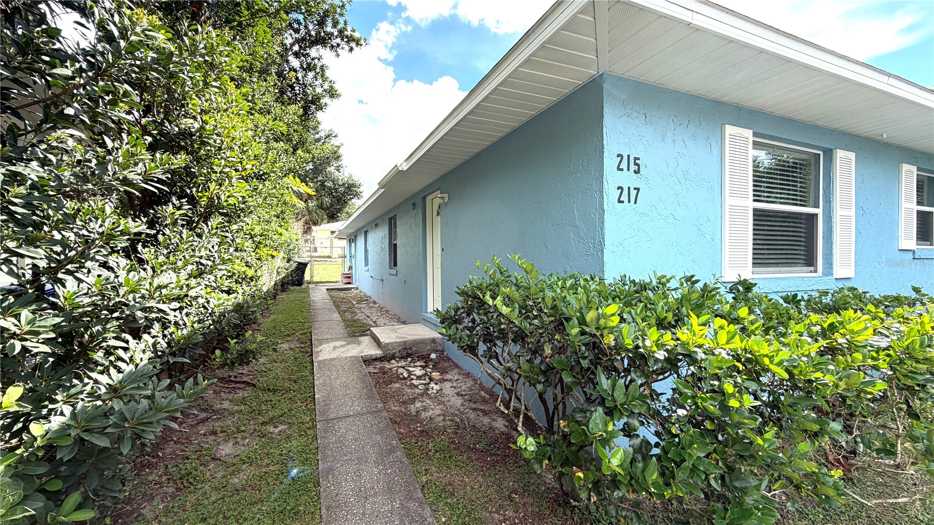 215 E HIBISCUS DRIVE