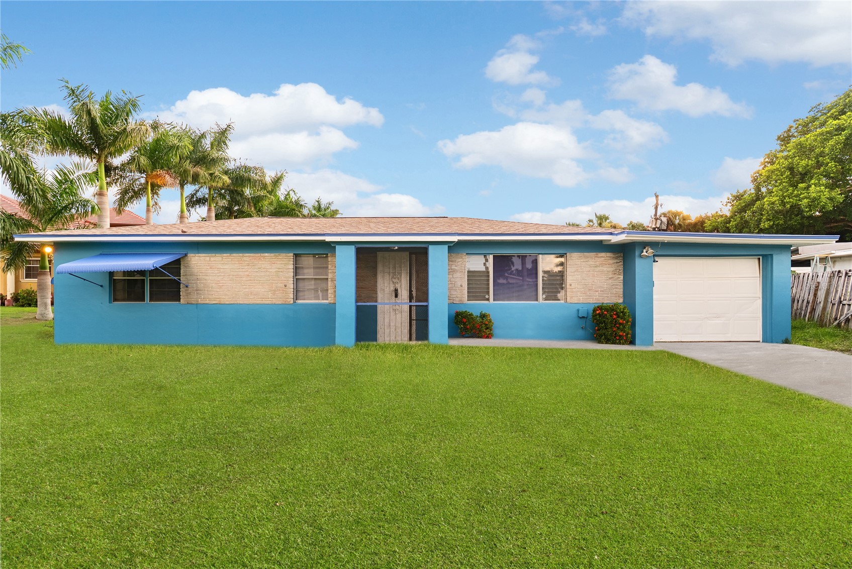 2055 MARAVILLA CIRCLE