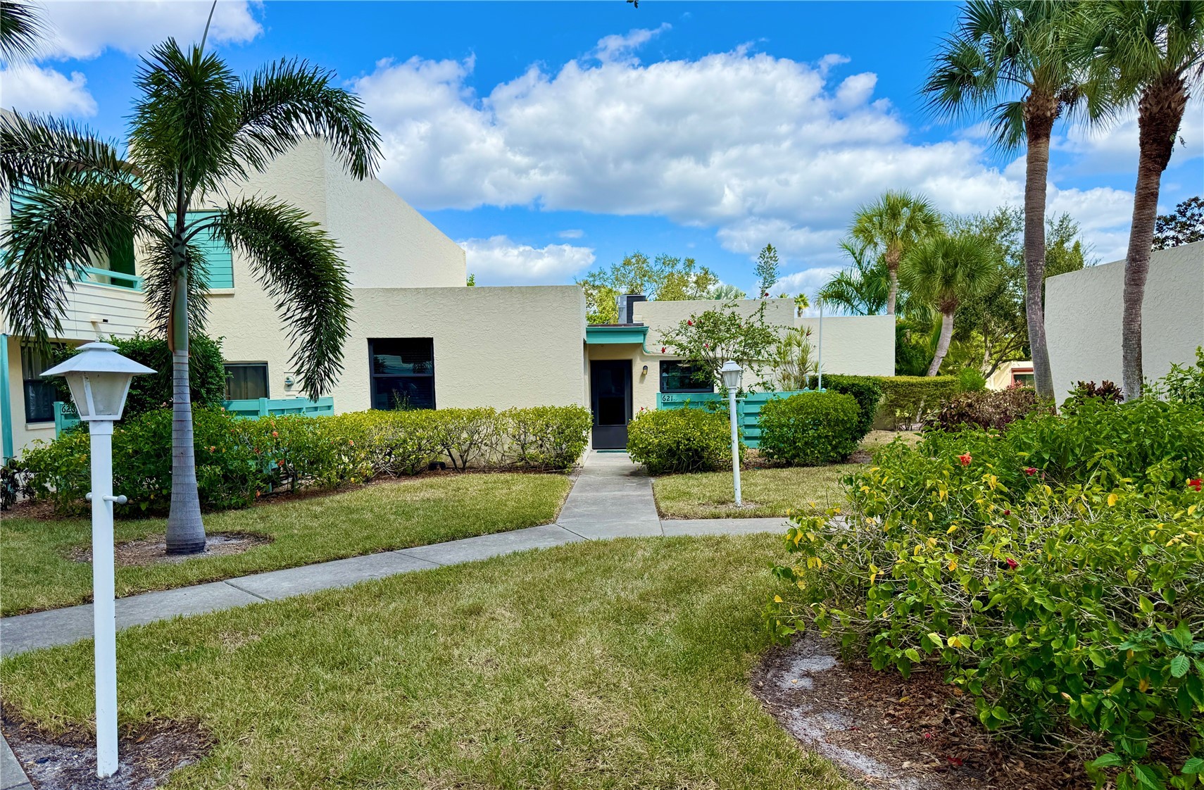 621 SPRING LAKES BOULEVARD 621