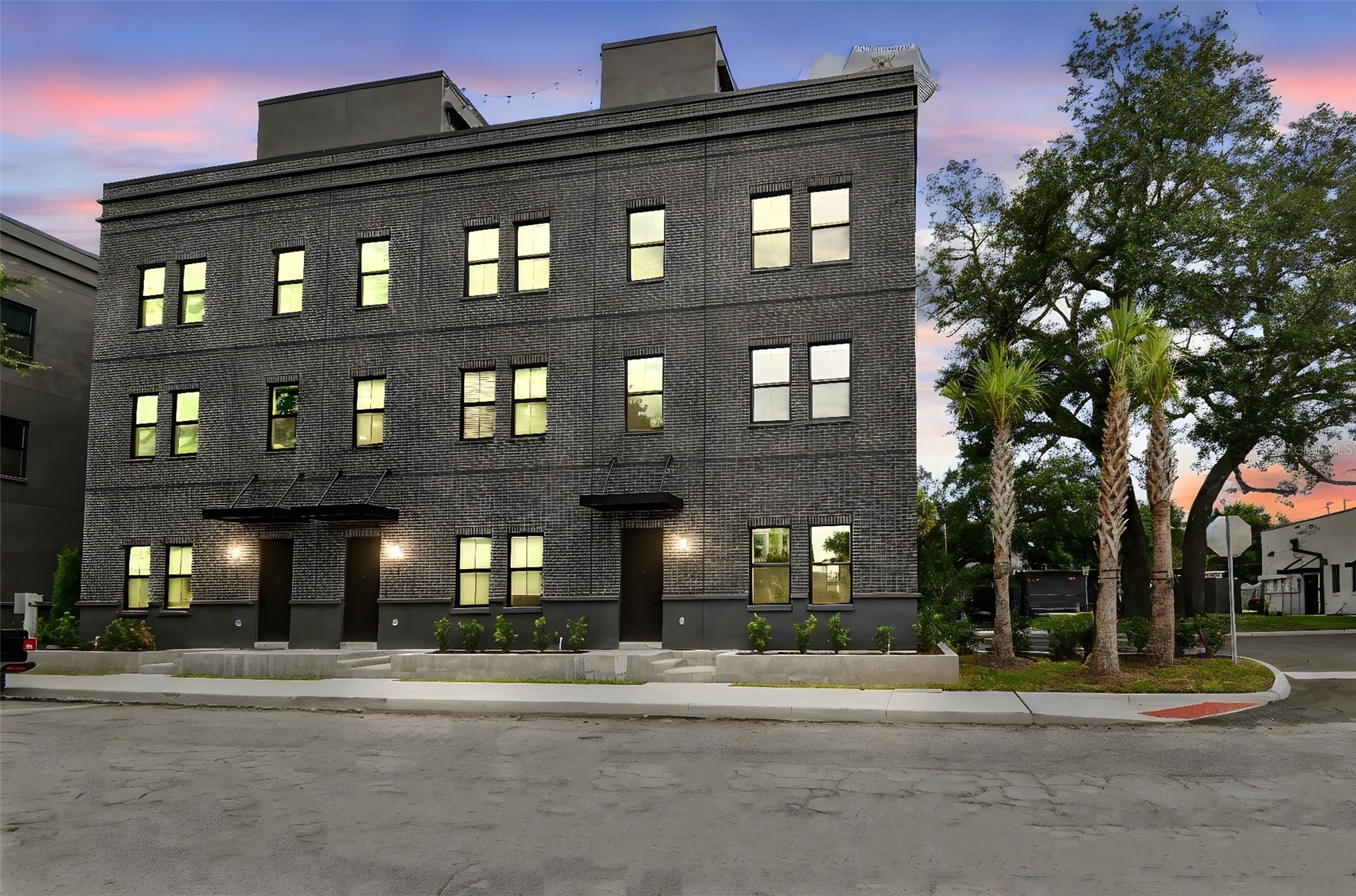 1218 E KAY STREET 16