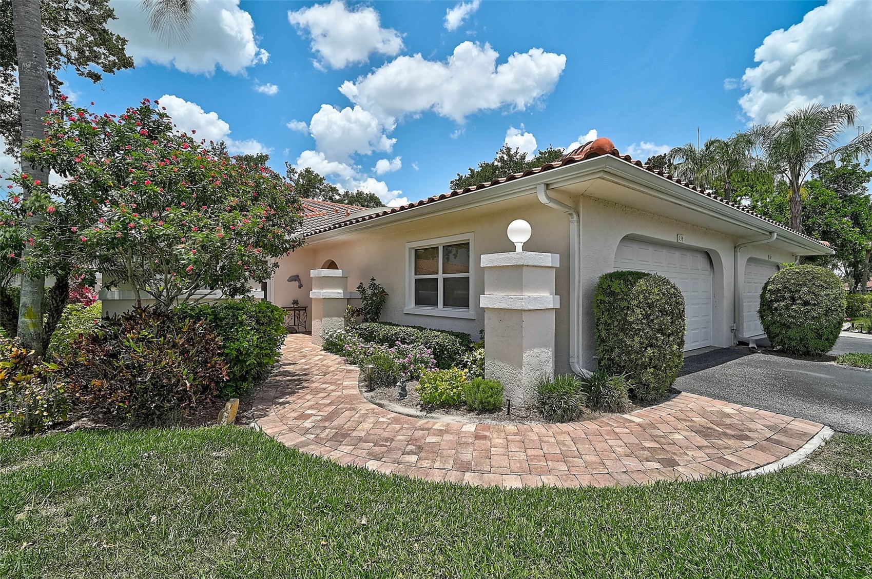 7341 GOLF POINTE CIRCLE
