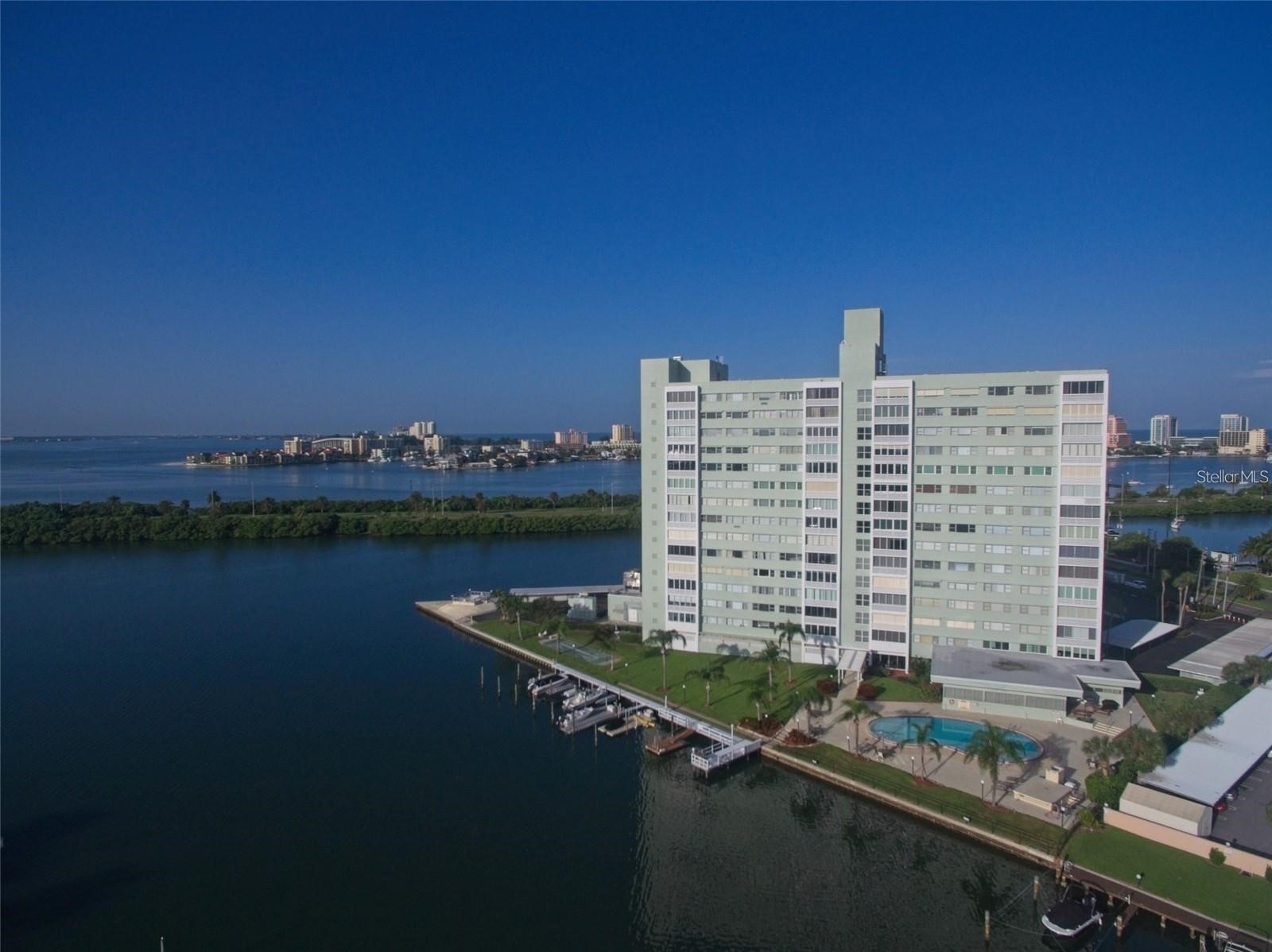 31 ISLAND WAY 1403