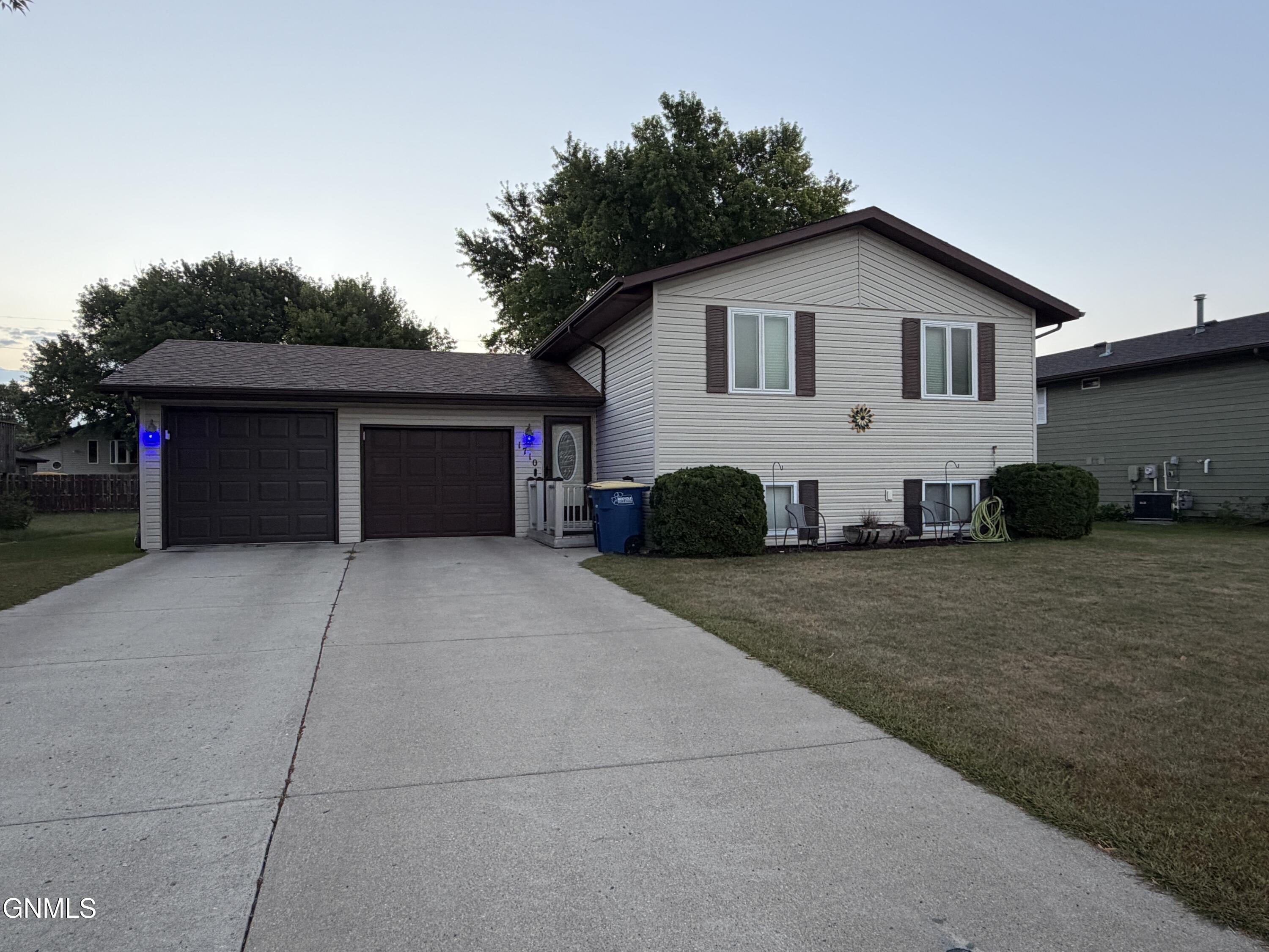 1710 6th Avenue NE, Jamestown, ND 58401