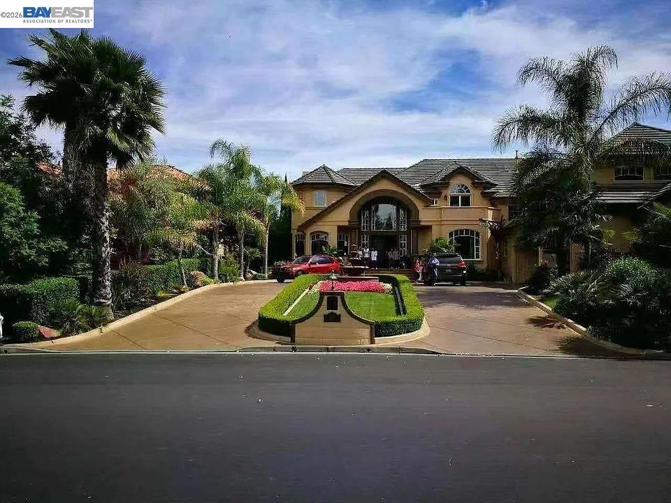 3511 Country Club Pl