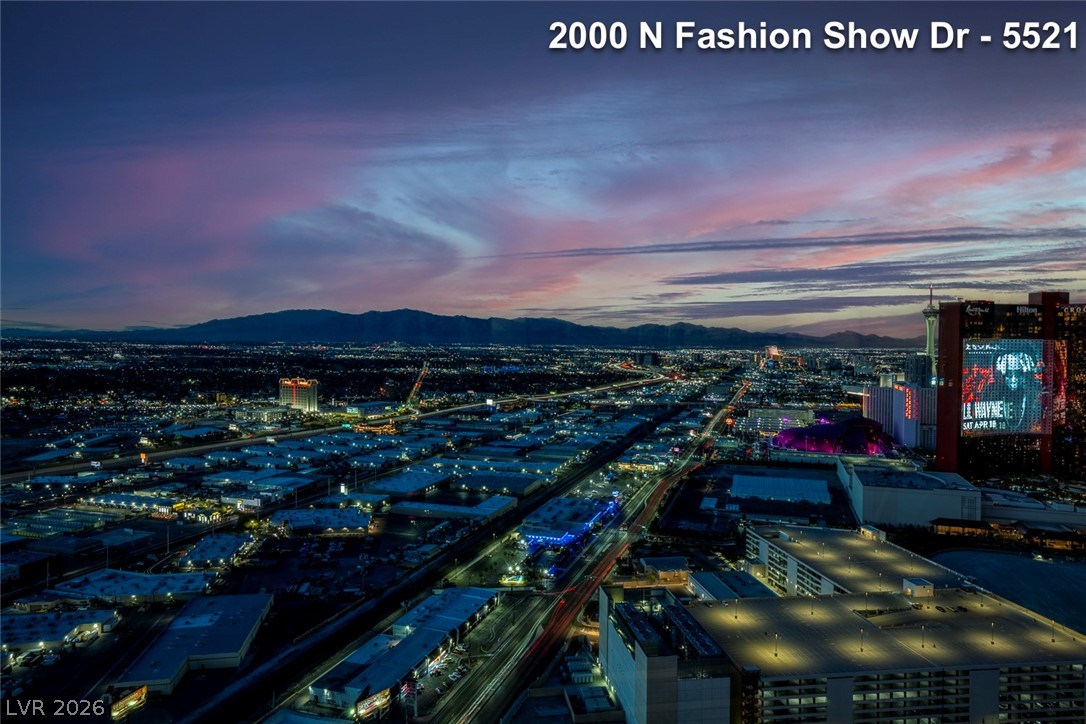2000 FASHION SHOW Drive 5521