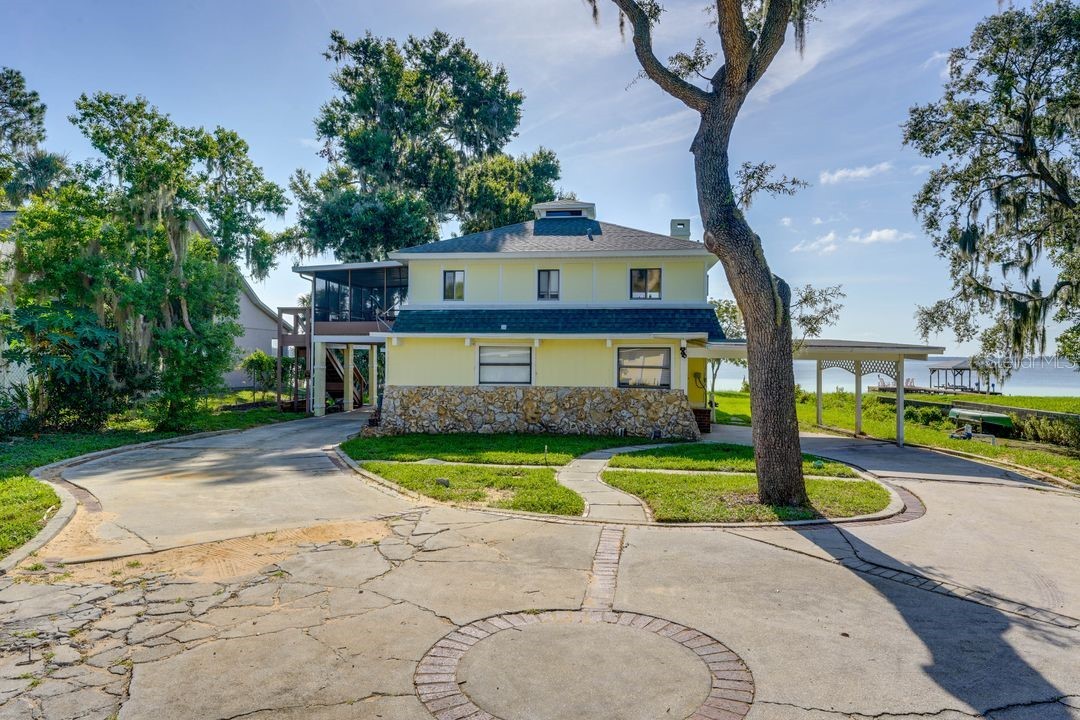 900 N HARBOR TERRACE