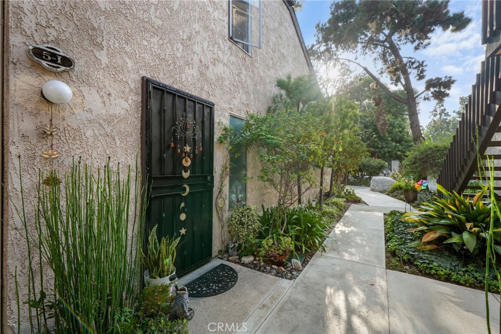 7890 E Spring Street 5i