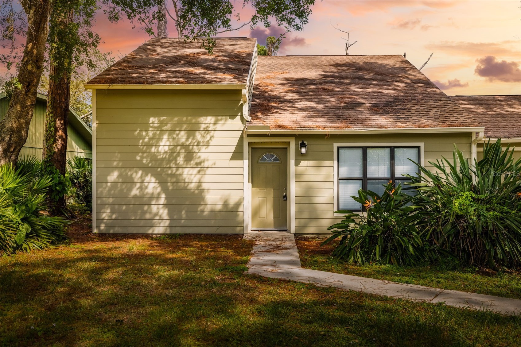 2004 WOOD HOLLOW PLACE