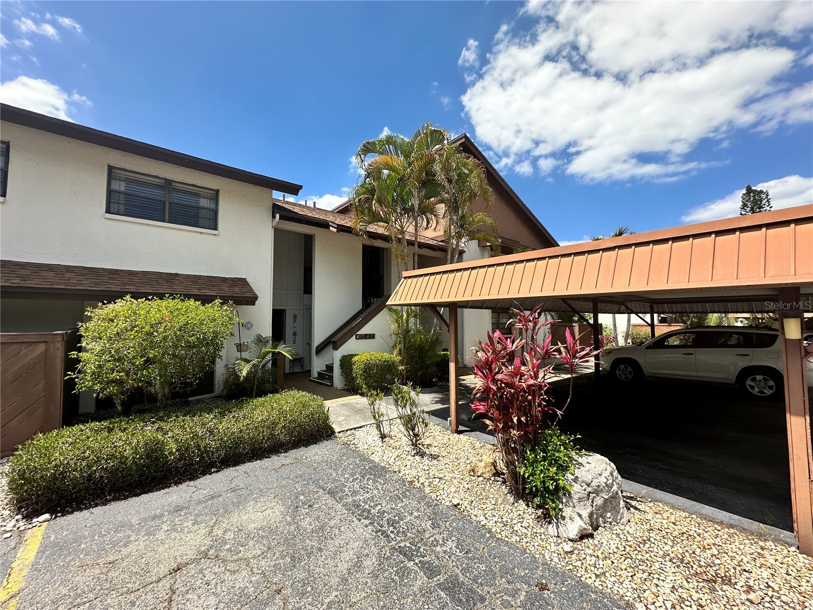 4572 RED MAPLE ROAD 901