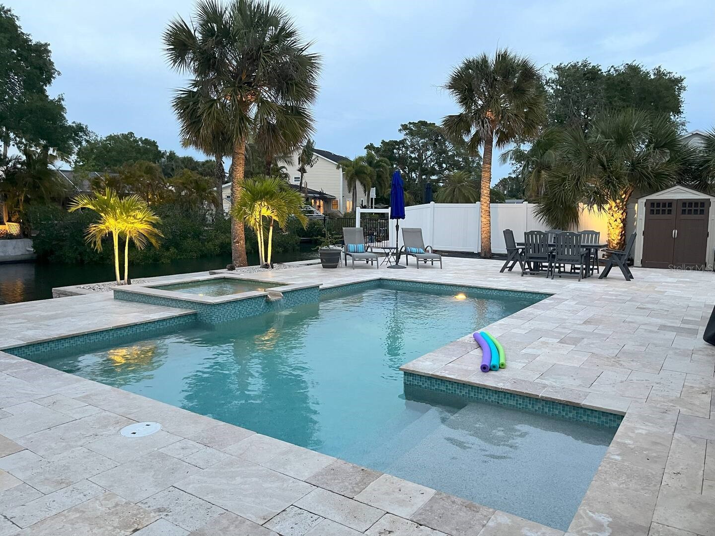 345 AVENIDA LEONA