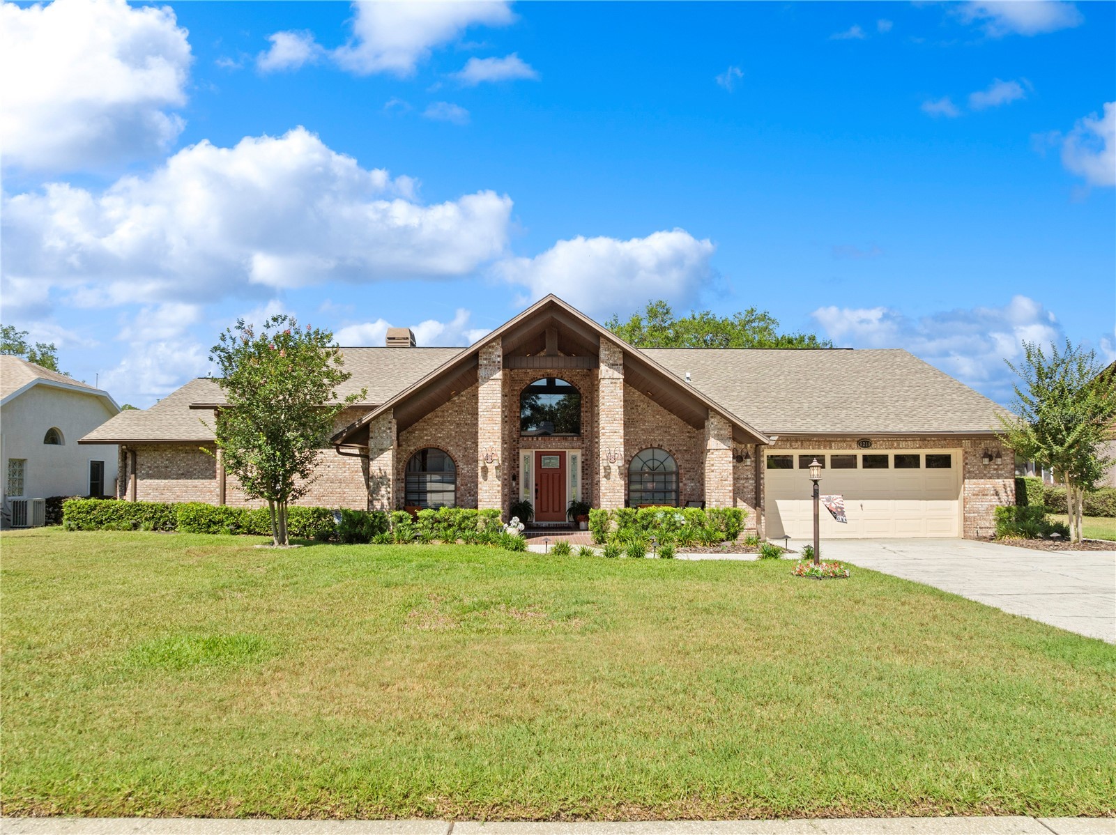 6219 HUNTINGTON DRIVE