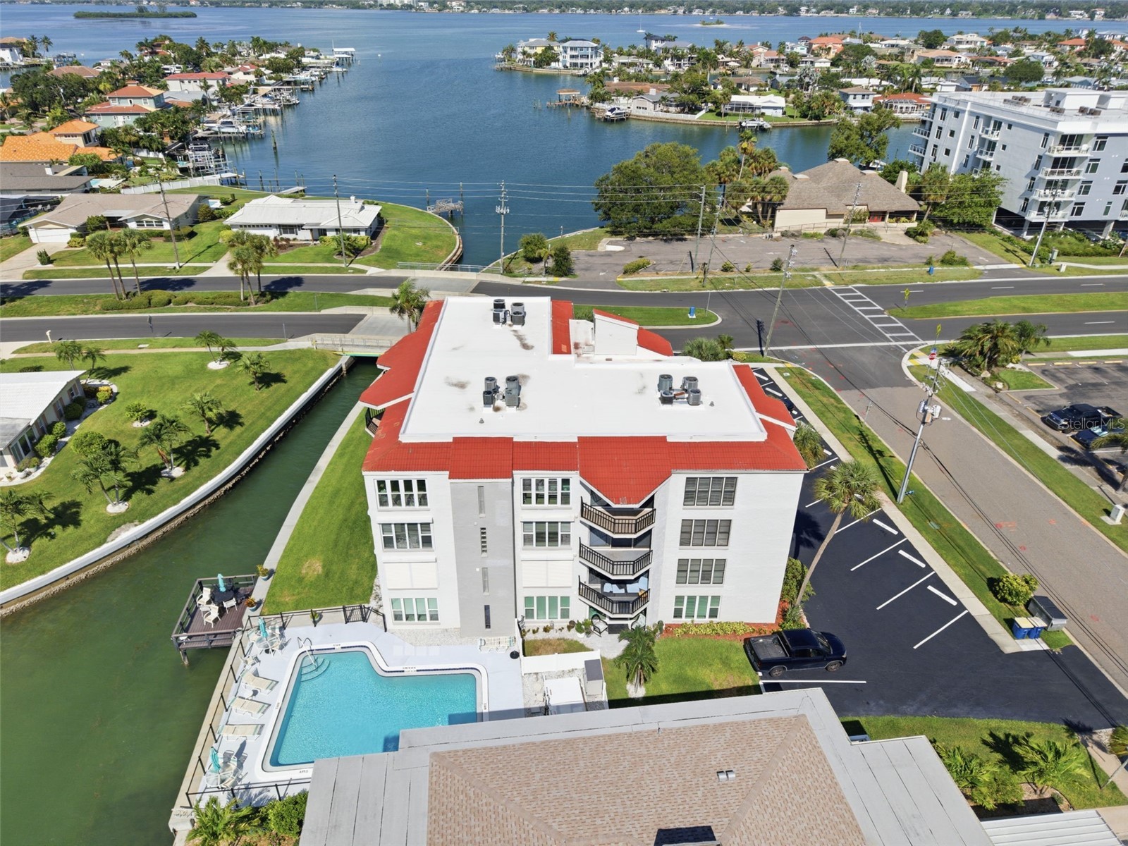298 SKIFF POINT 103