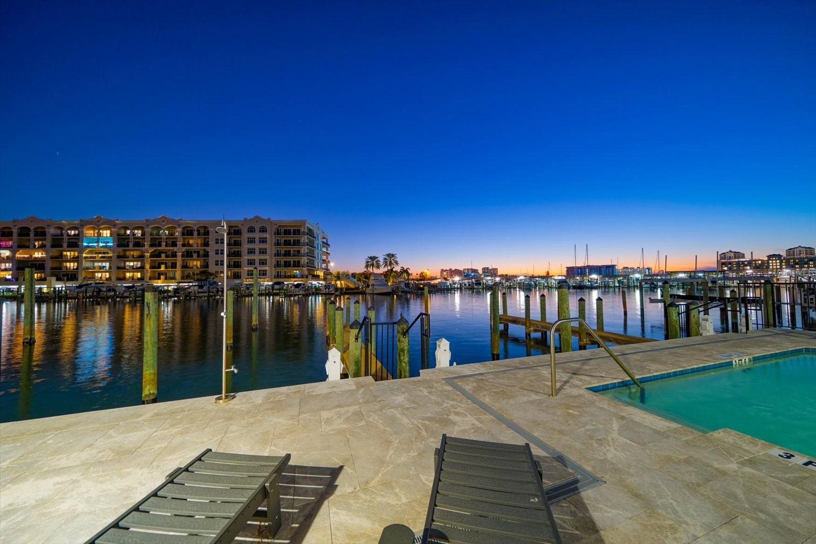 211 DOLPHIN POINT 201