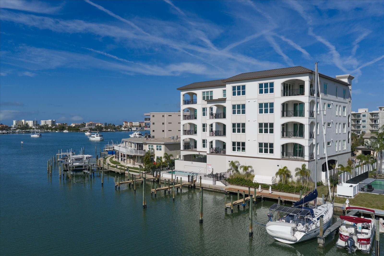 211 DOLPHIN POINT 401