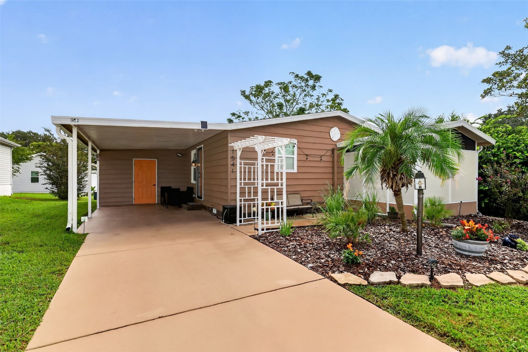 1541 DORAL CIRCLE