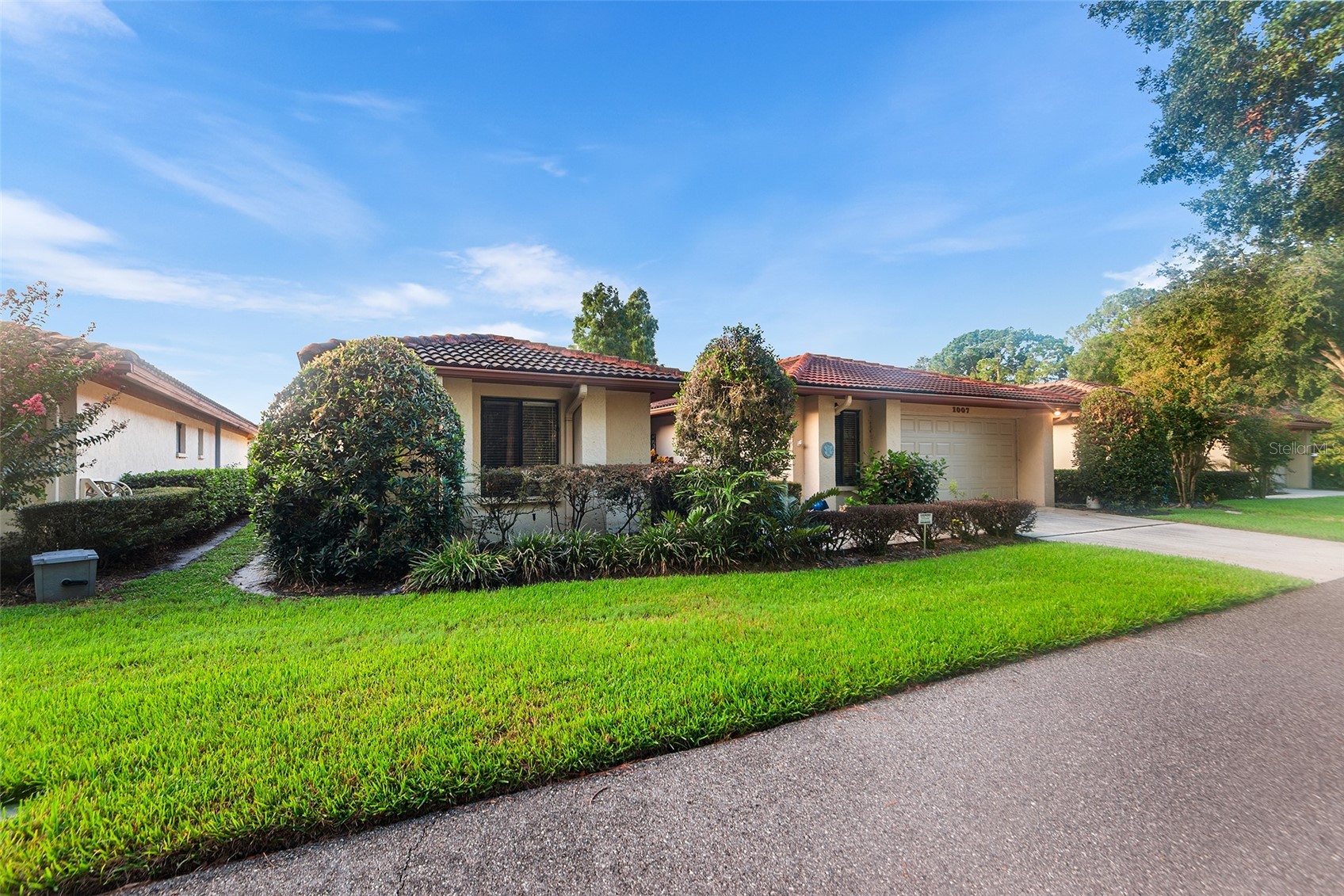 1007 ROLLING WOODS LANE