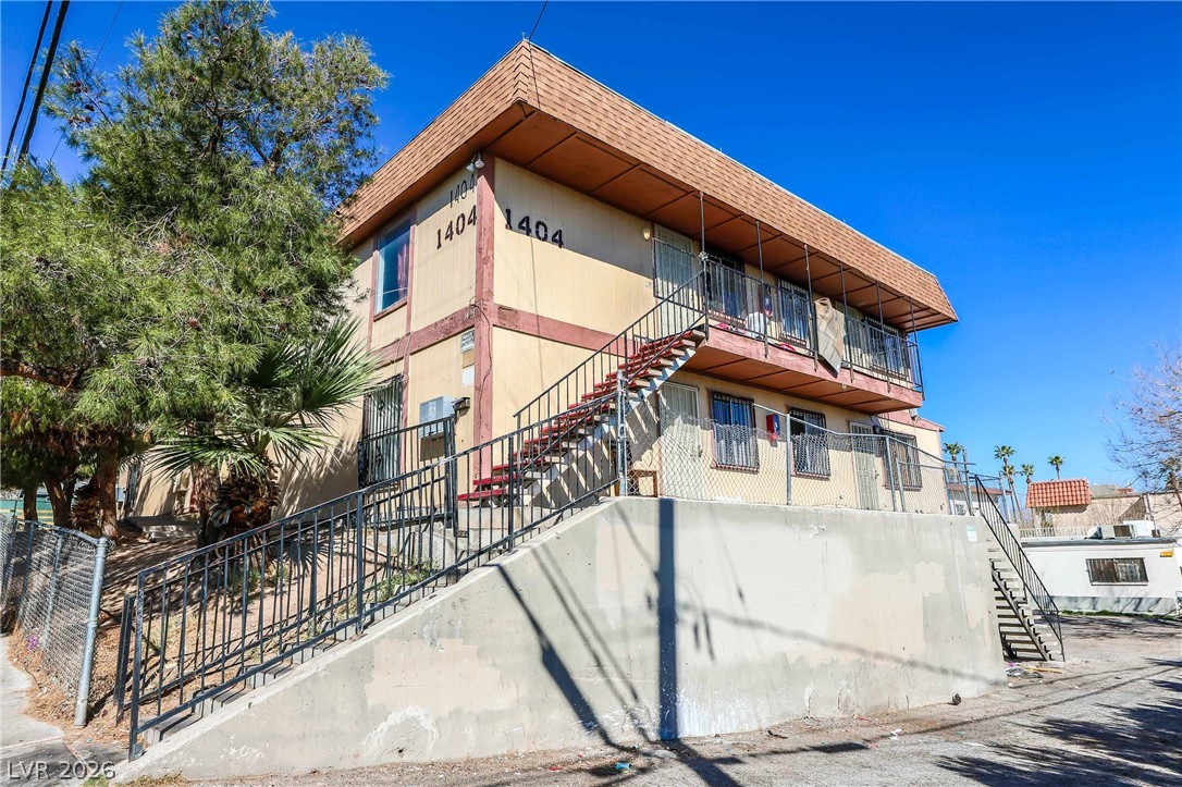 1404 East Mesquite Avenue 8