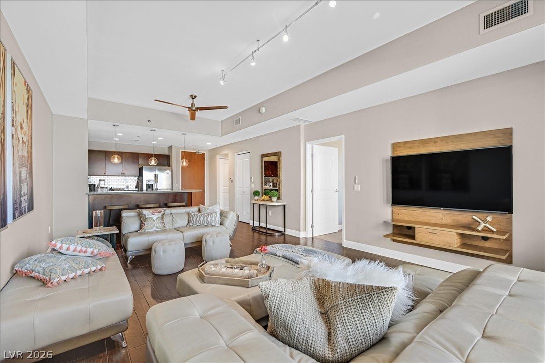 8255 LAS VEGAS Boulevard 814