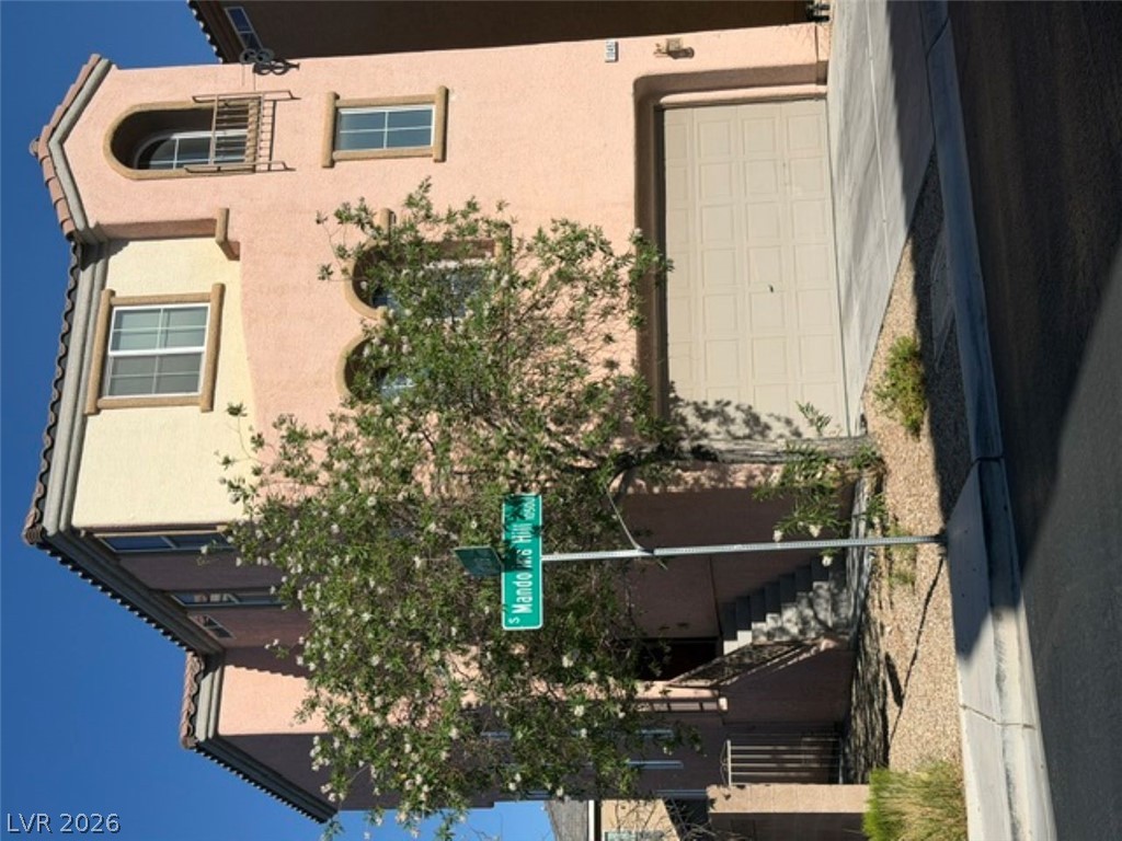 10497 Mandolina Hills
