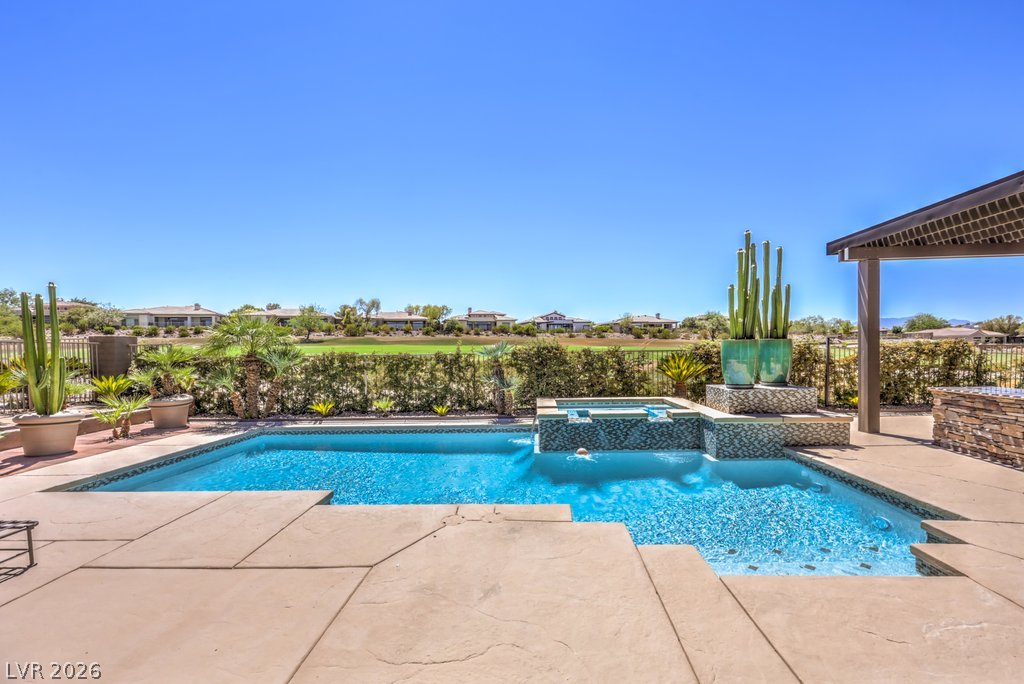 15 Knob Oak Drive