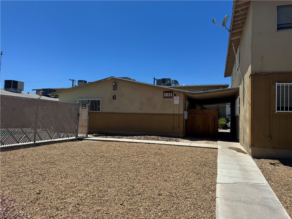 3831 Daisy Street 24