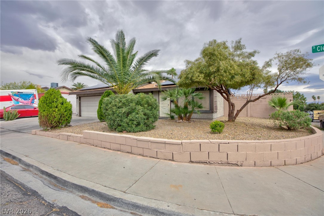 3946 Clear View Drive