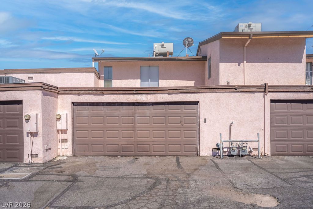 1722 East University Avenue 7