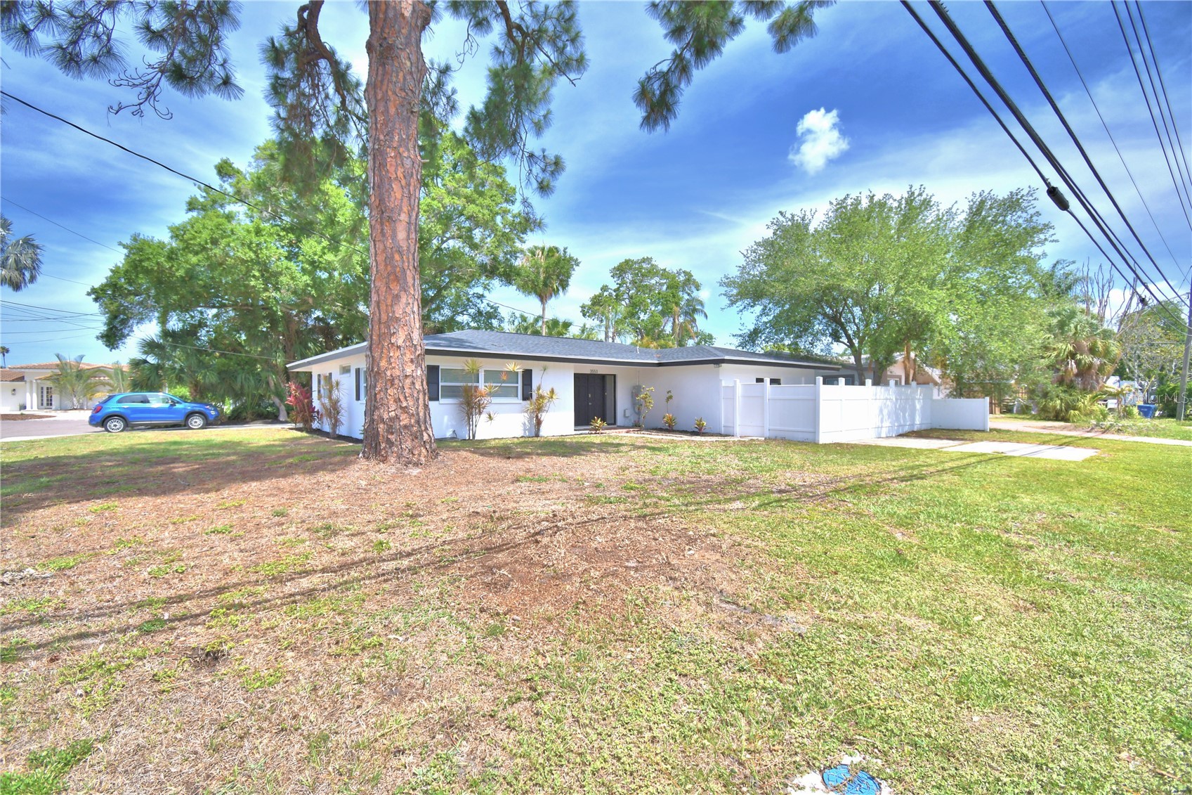 3553 CENTER CIRCLE