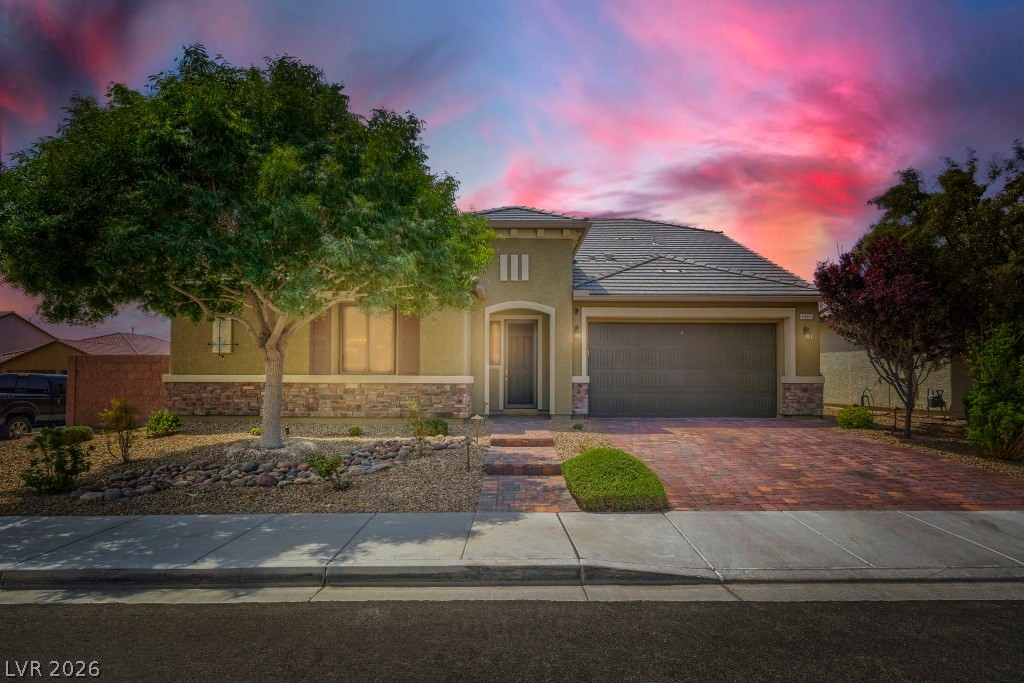 5665 Silver Cascade Avenue