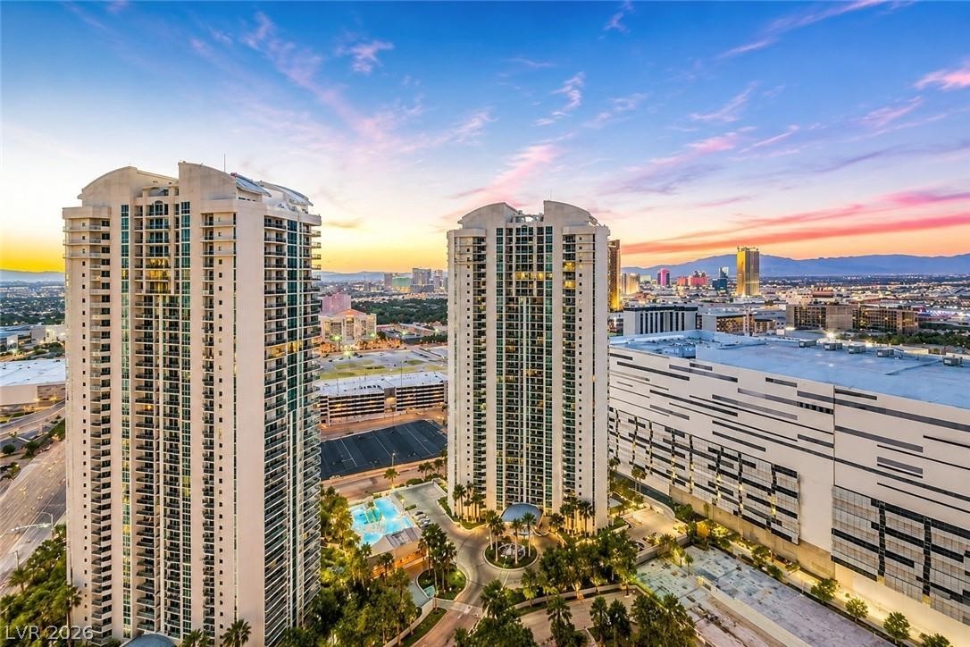 2877 Paradise Road 104