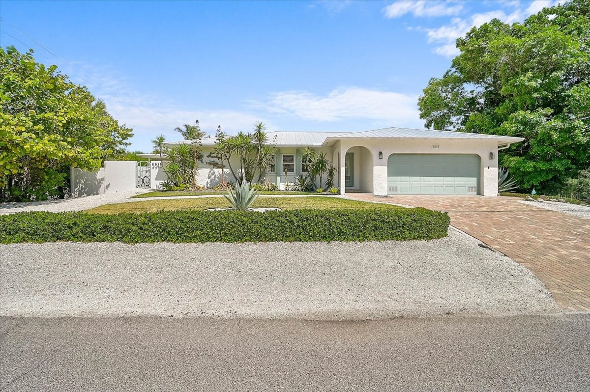 3515 LA PALOMA AVENUE