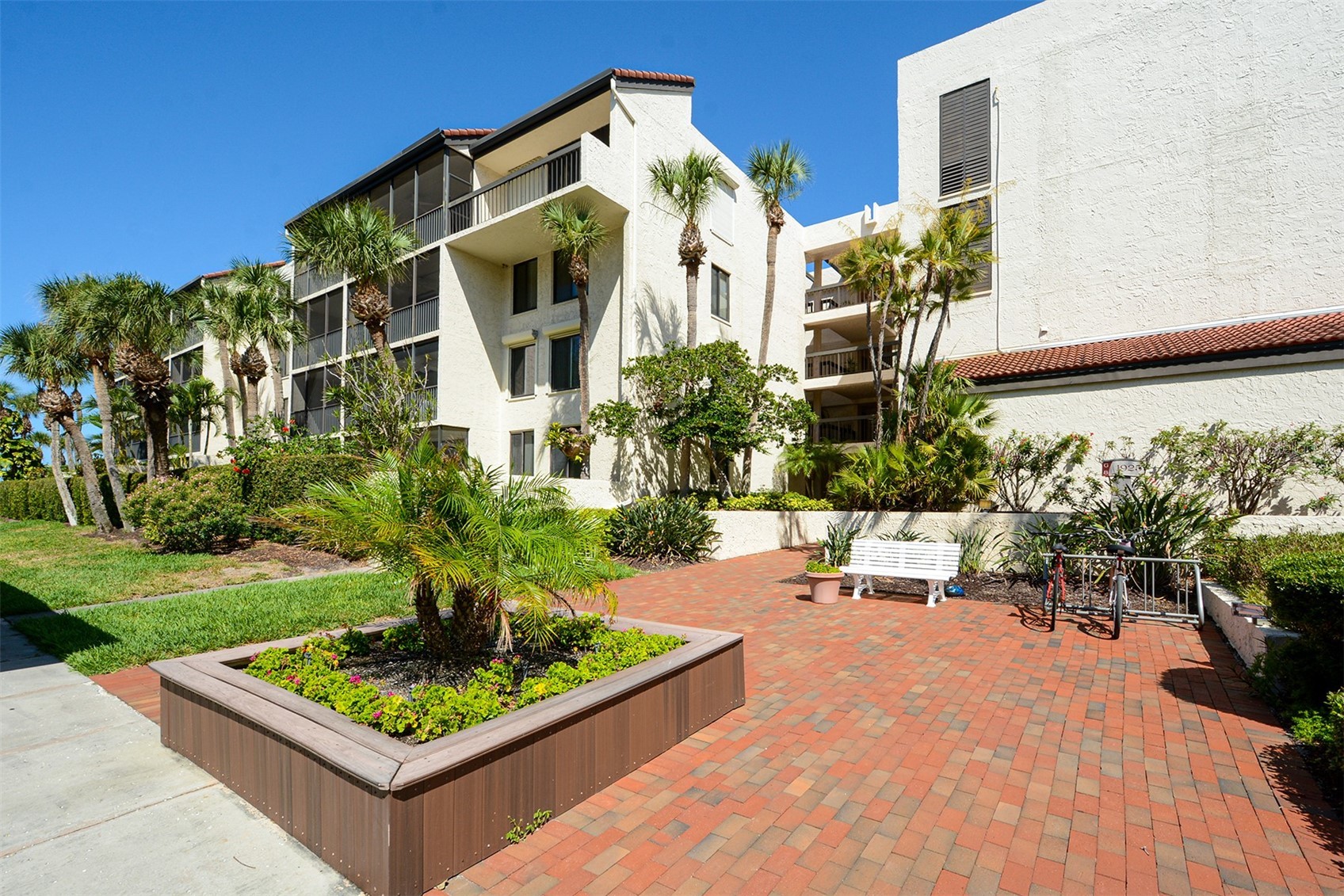 1925 GULF OF MEXICO DRIVE G8-302