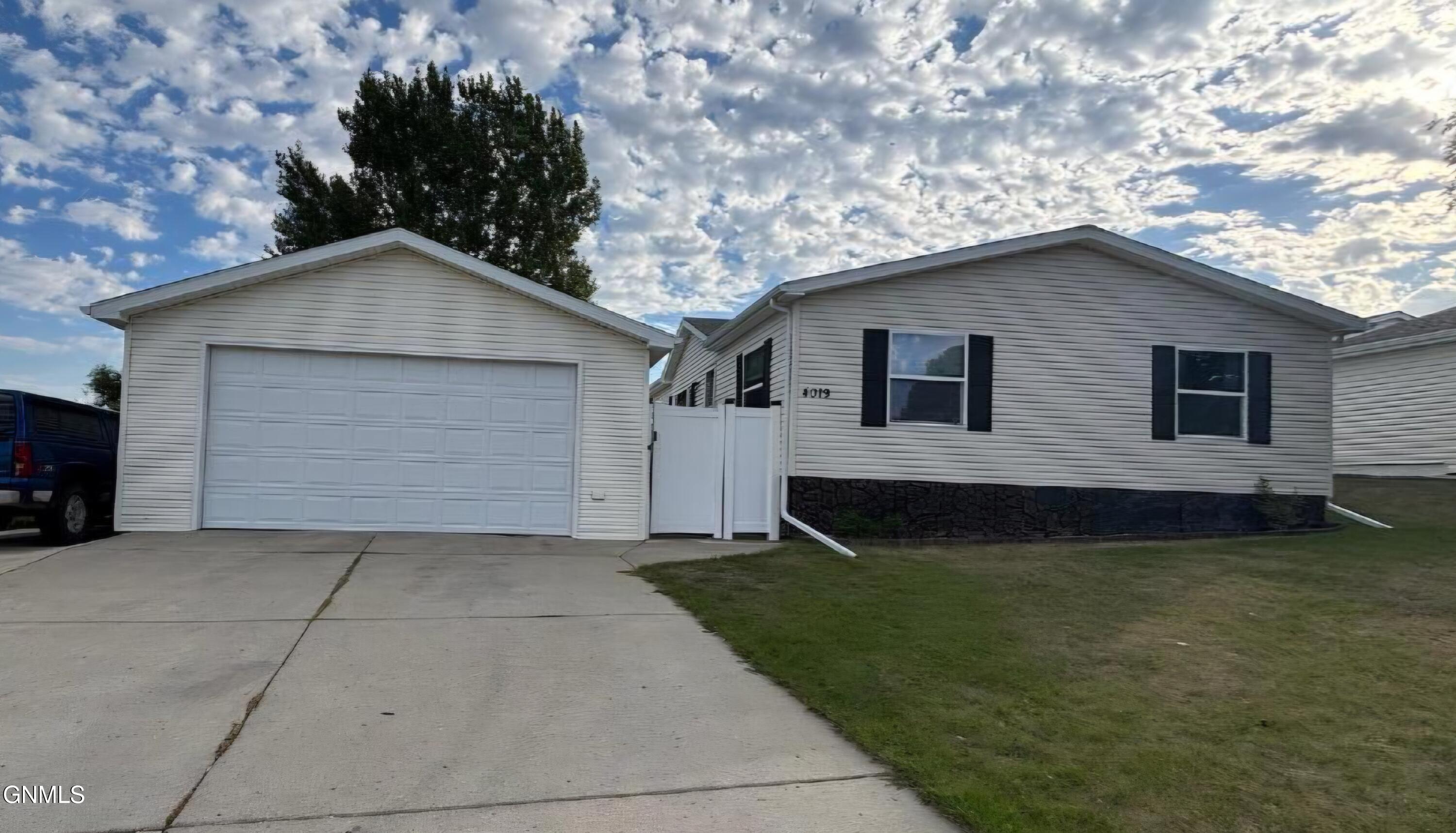 4019 Chandler Lane, Bismarck, ND 58503