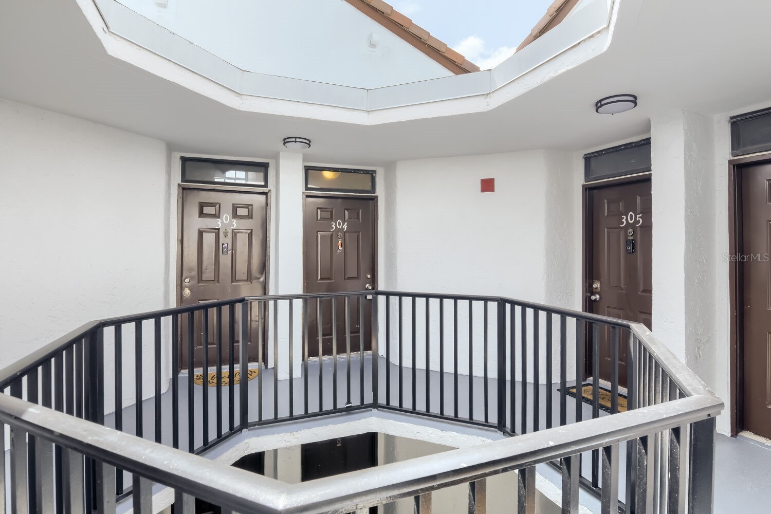 210 LAKE POINTE CONDO FIVE DRIVE 304